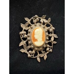 Charming Vintage Gold tone Cameo Pin/Brooch Estate Jewelry